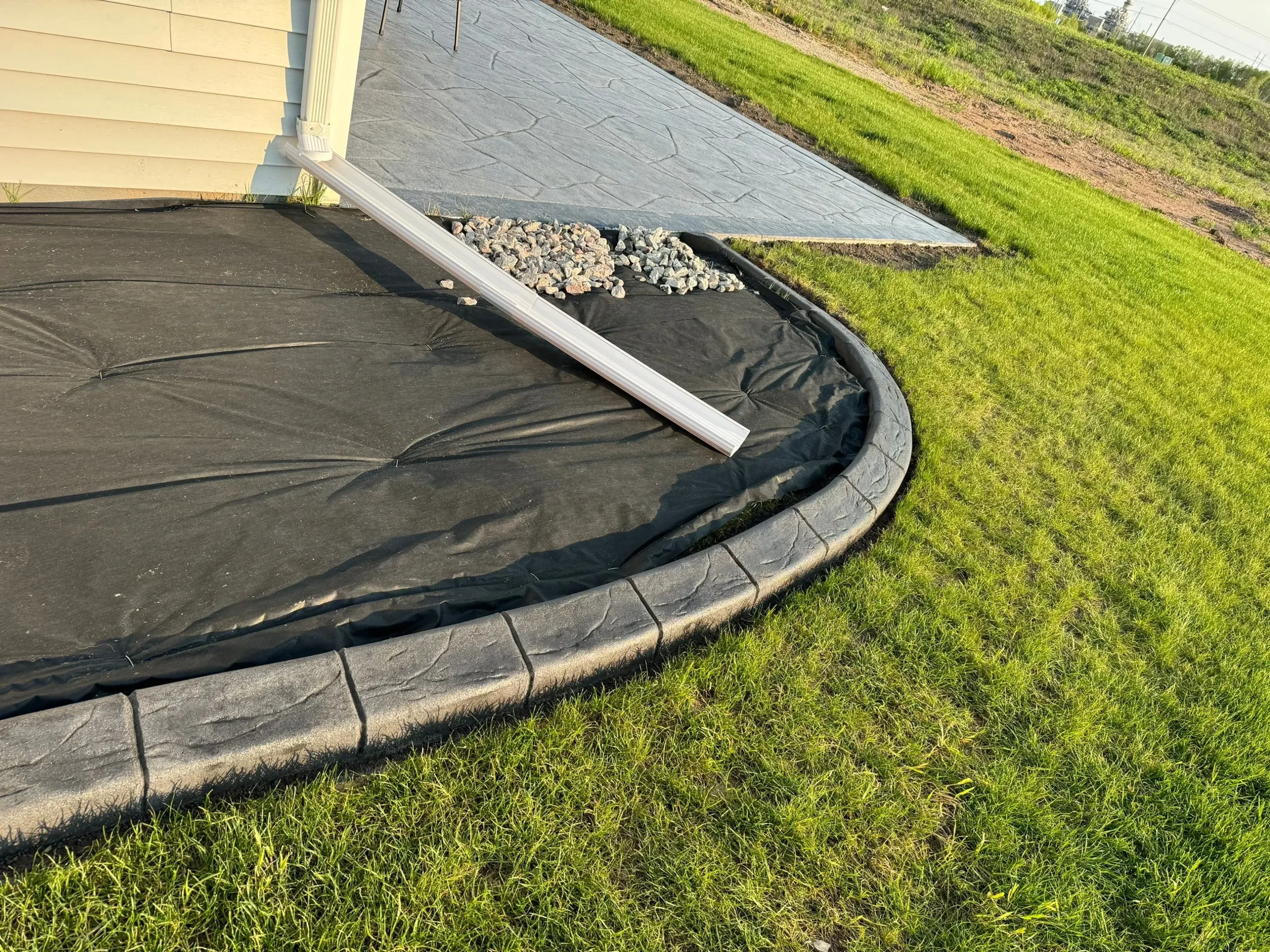 Professional landscape curbing